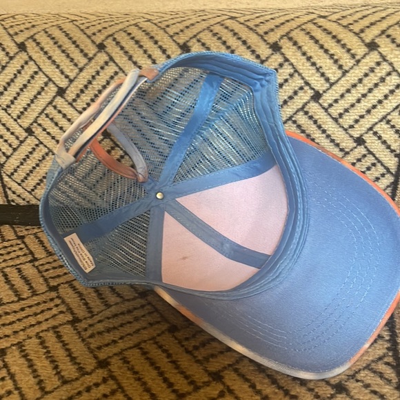 Trucker hat, with ponytail eyelet, adjustable snap back. - Picture 4 of 4